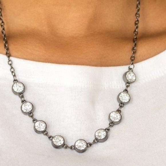 Black necklace/earrings paparazzi